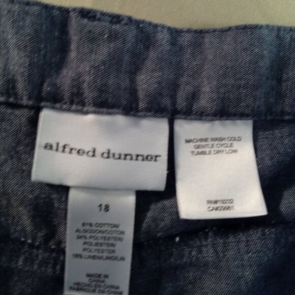 Alfred Dunner Women's 18 Classic Capris - Picture 9 of 9